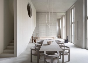 V-ZUG Studio Milano verrast met kunstzinnige installatie Banquet Echoes