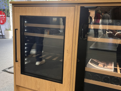 Witt wijnklimaatkast met aanpasbaar front