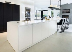 Wit keukeneiland van Silestone