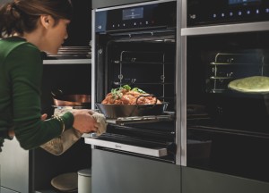 NEFF Slide&HideÂ® inschuifbare ovendeur