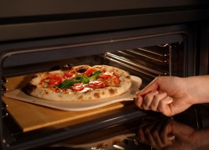 Eerste STEEL fornuis gelanceerd met een pizza/brood bakoven
