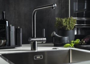 Franke introduceert de nieuwe Atlas Neo Sensor, een touch-free keukenkraan