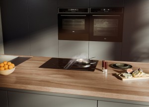 ETNA introduceert een nieuwe inductiekookplaat met ingebouwde afzuiging