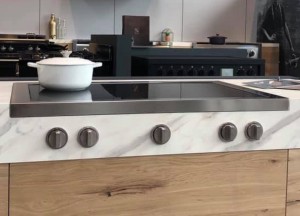 Stoere inductie cooktop met front control van STEEL