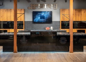 SMEG toont nieuwe kleuren en esthetische lijnen op Gut Böckel