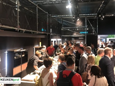 Drukte op de stand van BORA